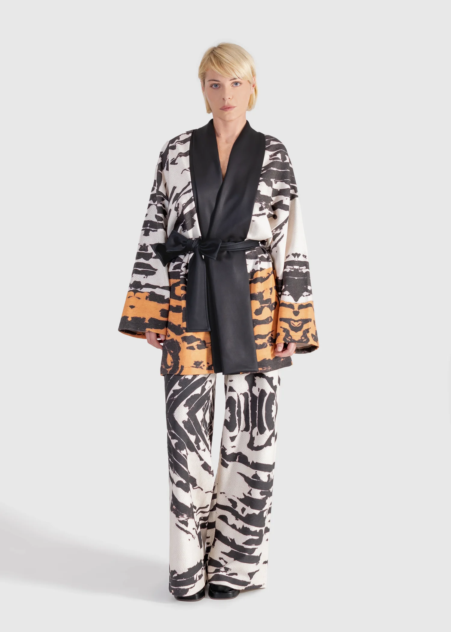 X27 DUSK & DAWN | Punto Di Roma Kimono & Pants Set - <p style="text-align: left;">The 'Dusk & Dawn' set, crafted from premium Punto Di Roma fabric, showcases UUBA’s signature artwork for a truly distinctive charm. The kimono’s flowing silhouette pairs harmoniously with the pants' relaxed fit, creating a balanced and effortlessly elegant ensemble.</p> - X27